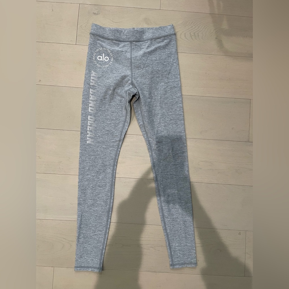 Alo Yoga Small Grey Leggings. 👽💜